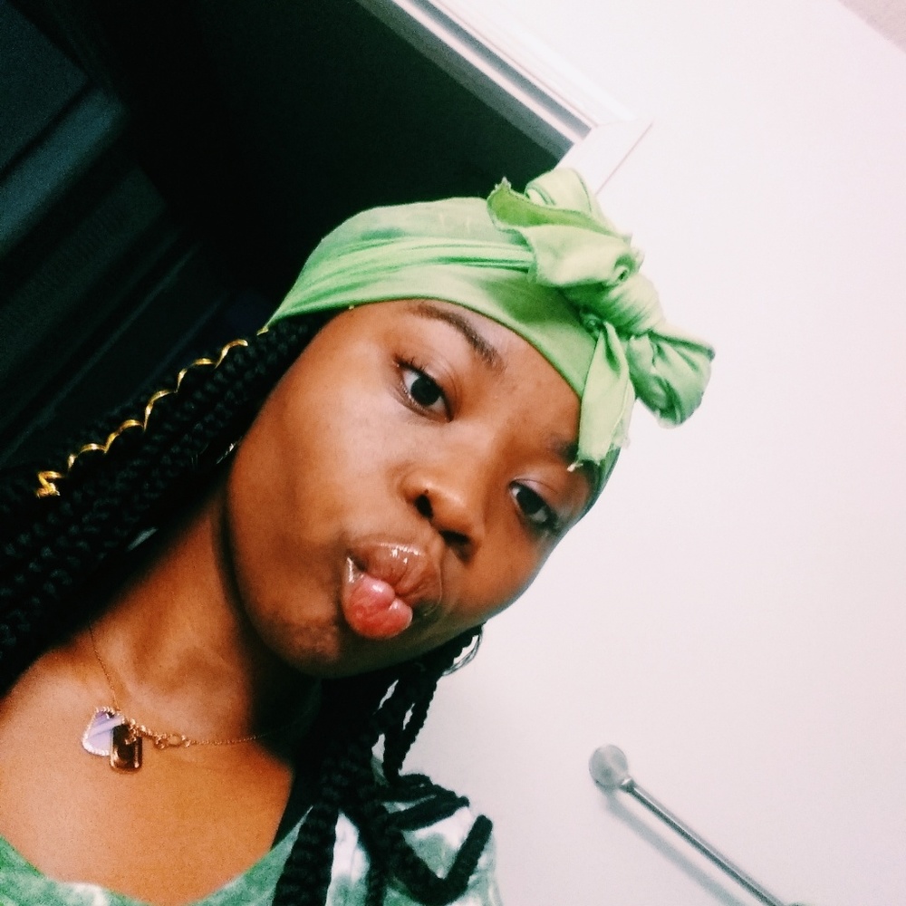 Meet your Posher, Maya